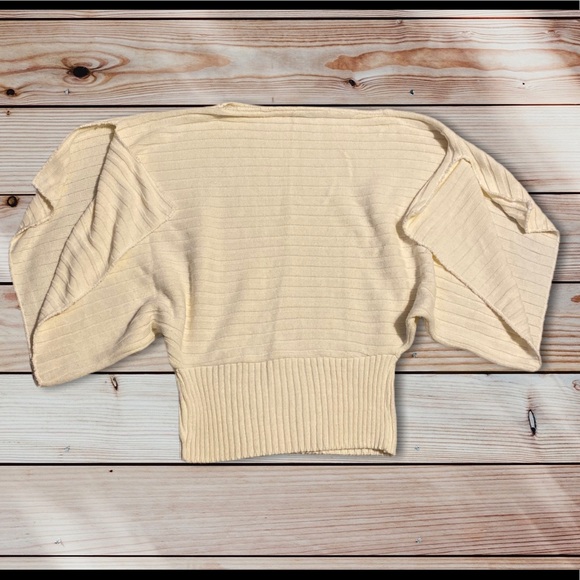 Butterfly style knit top - Picture 1 of 5